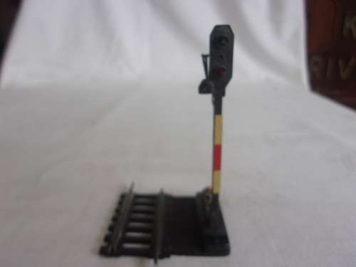Vintage HO scale Fleischmann signal light and Marklin Kranwagen for 1 bid - 1950s