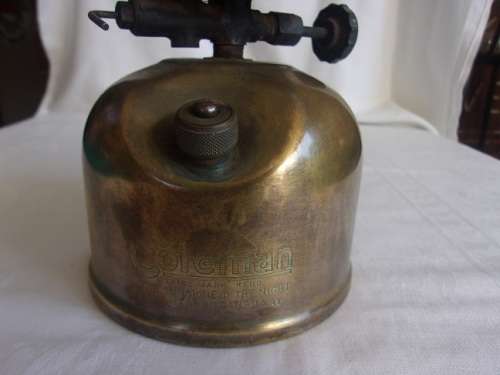 Vintage WW2 era Coleman pressure lantern for restoration - made in Canada