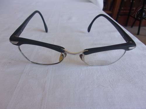 3 Pairs of quality retro eye glasses for 1 bid