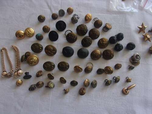 Large lot of over 100 vintage military badges, buttons and insignia for 1 bid