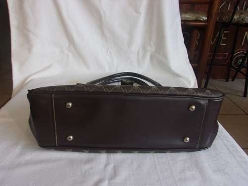 3 Vintage handbags and a purse for 1 bid
