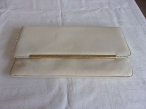 3 Vintage handbags and a purse for 1 bid