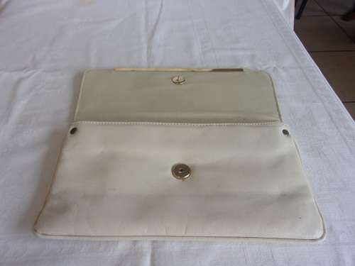 3 Vintage handbags and a purse for 1 bid
