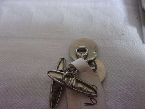 Large lot of vintage women`s and mens costume jewellery for 1 bid