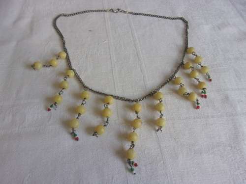 Large lot of vintage women`s and mens costume jewellery for 1 bid