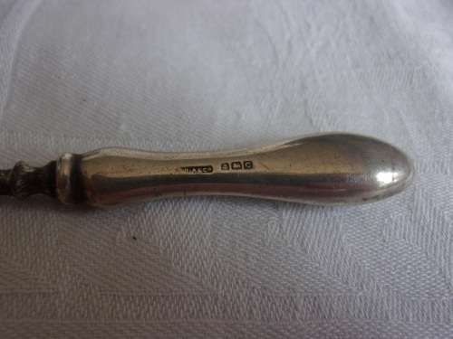 Vintage cased Sterling silver handle/lid manicure set and mirror