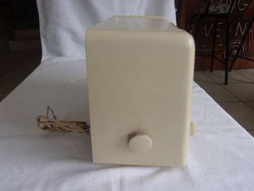 Vintage Ferguson ivory bakelite table valve radio - not tested