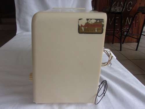 Vintage Ferguson ivory bakelite table valve radio - not tested