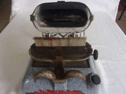 Vintage Beatrice No.33 single burner paraffin stove