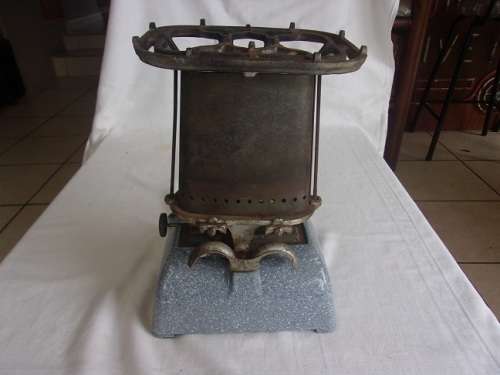 Vintage Beatrice No.33 single burner paraffin stove