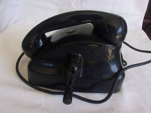 Vintage Siemens South Africa bakelite crank telephone