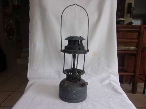 Rare WW2 Vapalux Model 300 kerosene pressure lantern for restoration