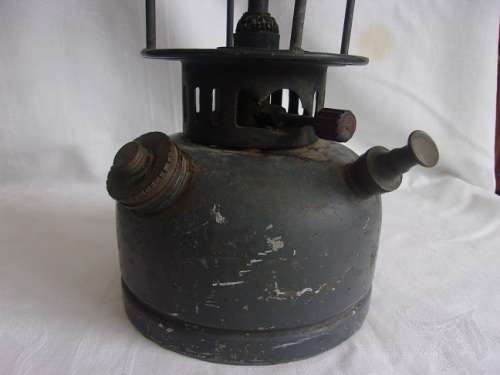 Rare WW2 Vapalux Model 300 kerosene pressure lantern for restoration