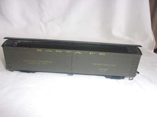 Lot of 12 Athearn HO gauge rolling stock items for 1 bid