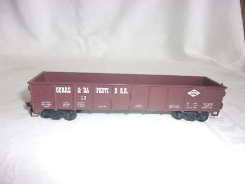 Lot of 12 Athearn HO gauge rolling stock items for 1 bid