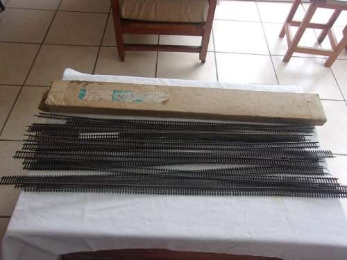 Box of 30 PECO Streamline HO gauge tracks - 914mm long
