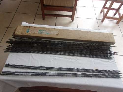 Box of 30 PECO Streamline HO gauge tracks - 914mm long