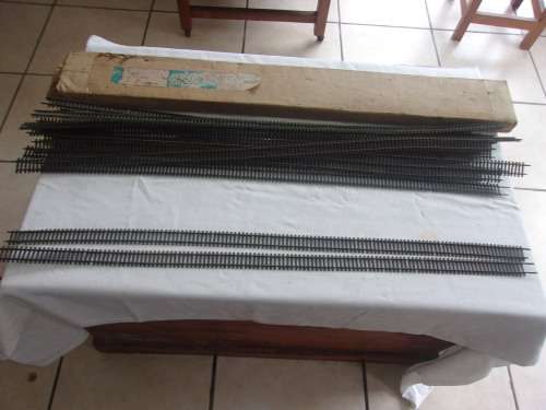 Box of 30 PECO Streamline HO gauge tracks - 914mm long