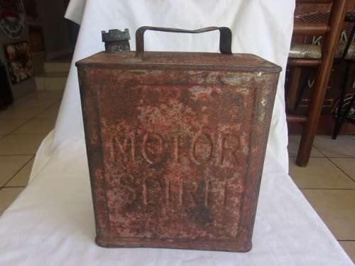 Vintage Vacuum Oil Co. South Africa Ltd 2 Gallon Motor Spirit can with brass cap