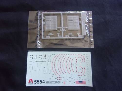 Italeri 1:350 scale U,S.S. Gettysburg model ship - No. 5554