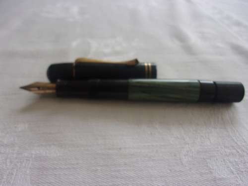 Vintage Pelikan 100 fountain pen with 14k nib - rare pen