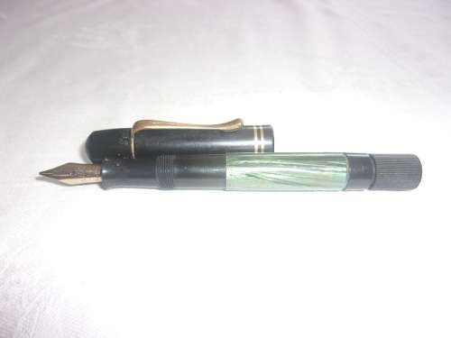 Vintage Pelikan 100 fountain pen with 14k nib - rare pen