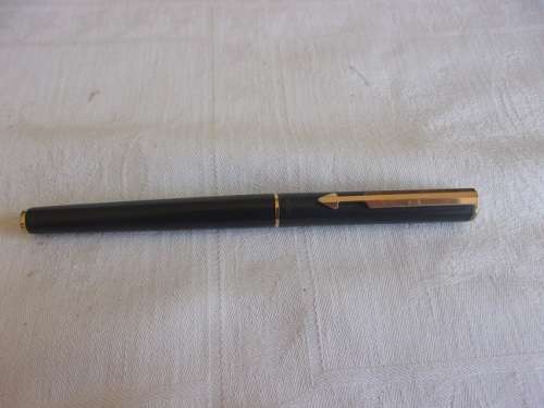 Vintage Parker Arrow black fountain, rollerball pen & pencil set with gold plated trim