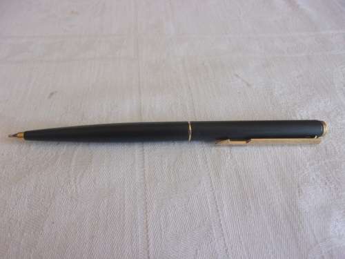 Vintage Parker Arrow black fountain, rollerball pen & pencil set with gold plated trim