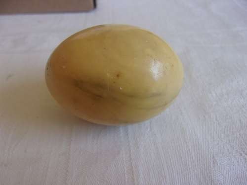 Lot of 8 vintage alabaster eggs for 1 bid