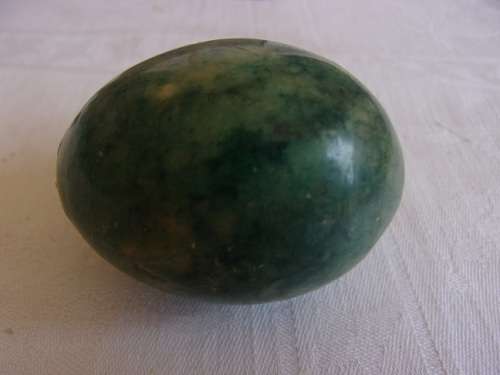 Lot of 8 vintage alabaster eggs for 1 bid