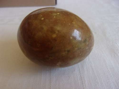 Lot of 8 vintage alabaster eggs for 1 bid