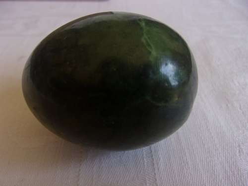 Lot of 8 vintage alabaster eggs for 1 bid
