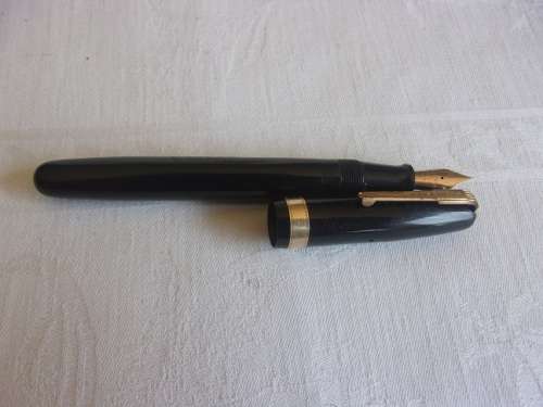 Vintage Waterman`s 515 fountain pen with 14k gold nib - untested