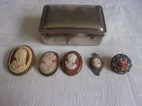Lot of 4 antique/ vintage cameos and 1 micro mosaic for 1 bid