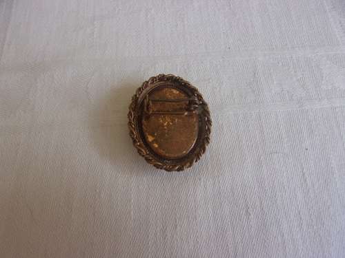 Lot of 4 antique/ vintage cameos and 1 micro mosaic for 1 bid