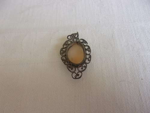 Lot of 4 antique/ vintage cameos and 1 micro mosaic for 1 bid