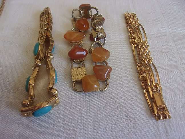 Lot of vintage costume jewellery in a jewellery box