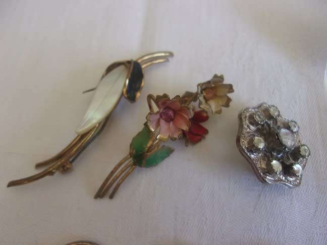 Lot of vintage costume jewellery in a jewellery box