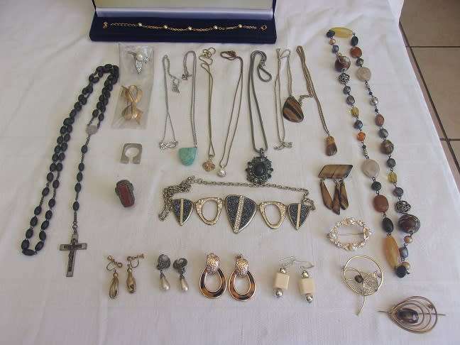 Large lot of vintage costume jewellery in a jewellery box