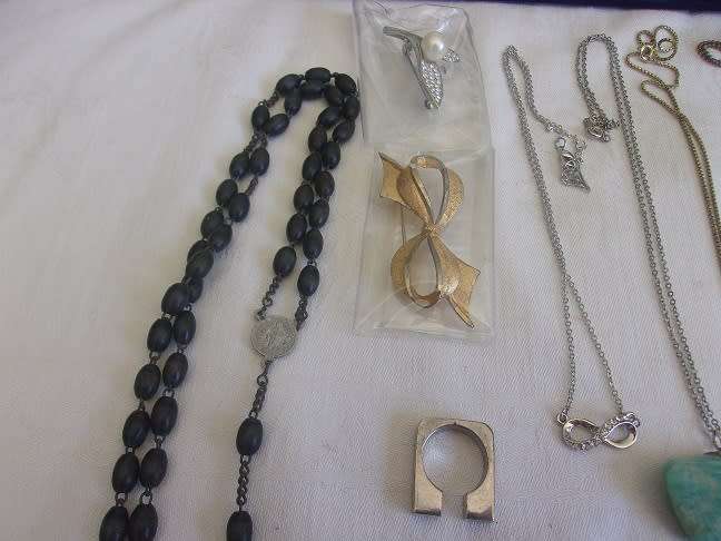 Large lot of vintage costume jewellery in a jewellery box