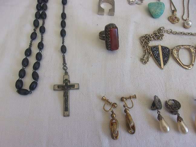 Large lot of vintage costume jewellery in a jewellery box