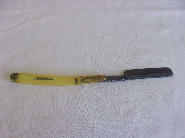 Collection of 5 antique/ vintage straight (cut throat) razors for 1 bid