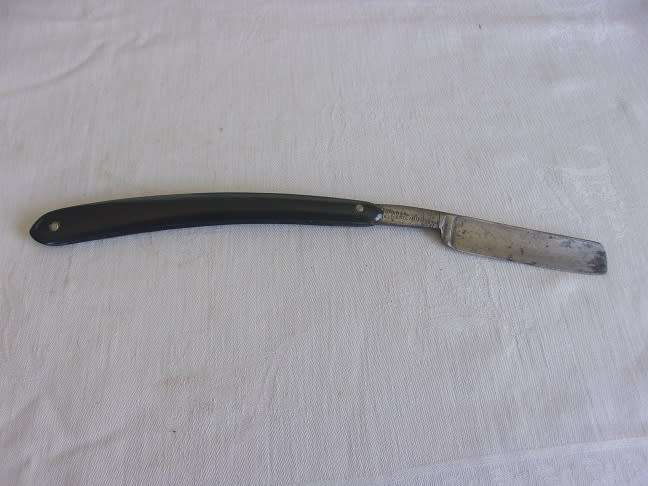 Collection of 5 antique/ vintage straight (cut throat) razors for 1 bid