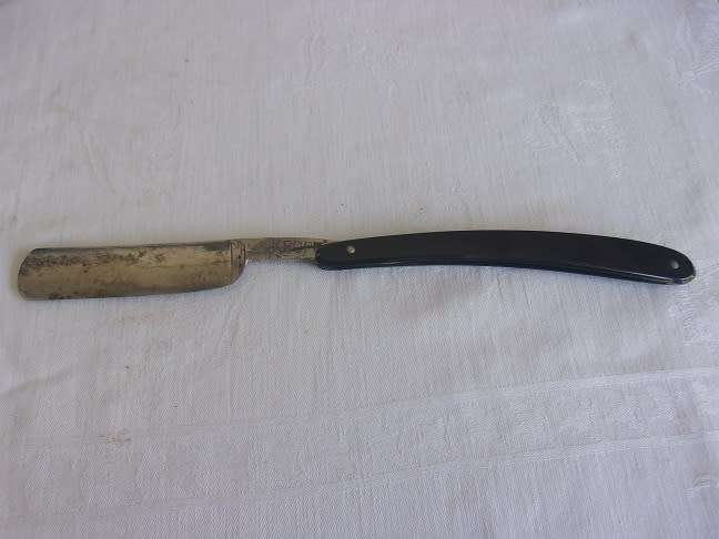 Collection of 5 antique/ vintage straight (cut throat) razors for 1 bid