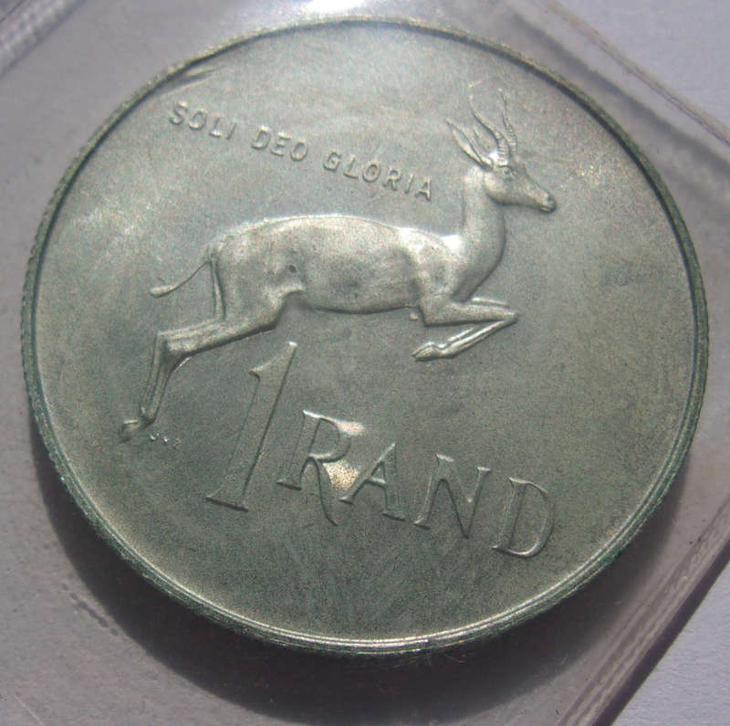 1975/ 76 SA mint packs with silver R1 - 1 bid for both