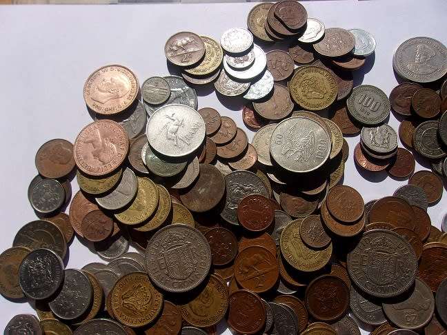 1,3 kilogram lot of world coins for 1 bid