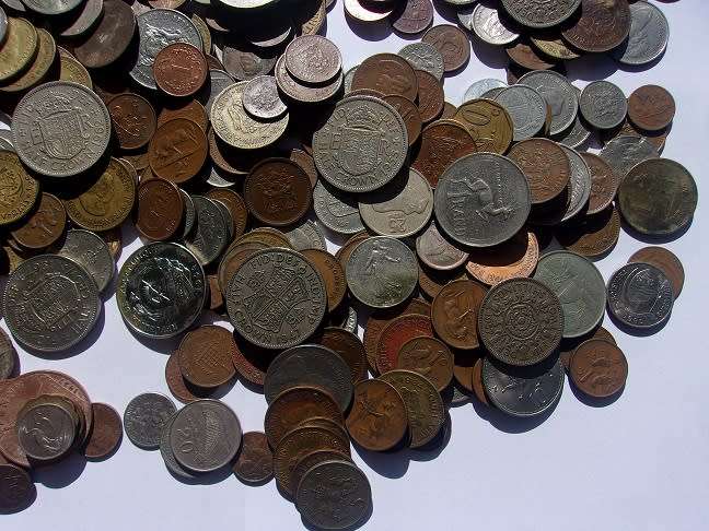 1,3 kilogram lot of world coins for 1 bid