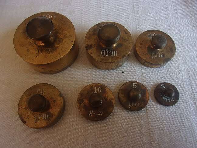 Vintage cased set of apothecary weights