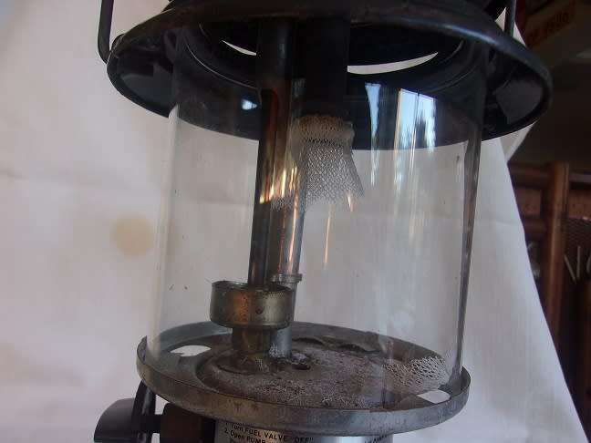 Vintage Coleman Model 214A700 pressure lantern