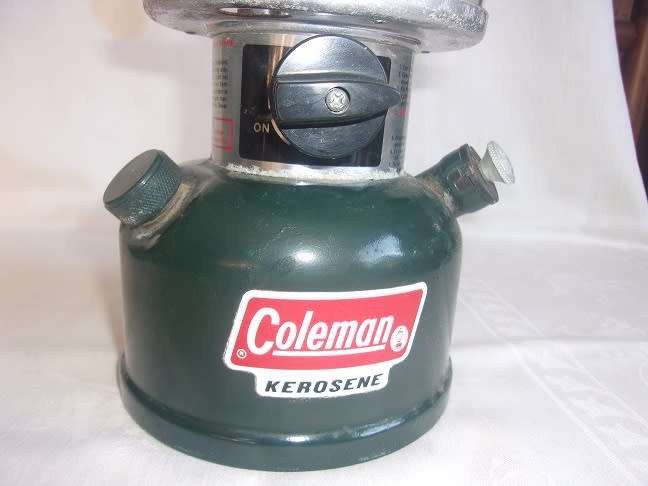 Vintage Coleman Model 214A700 pressure lantern